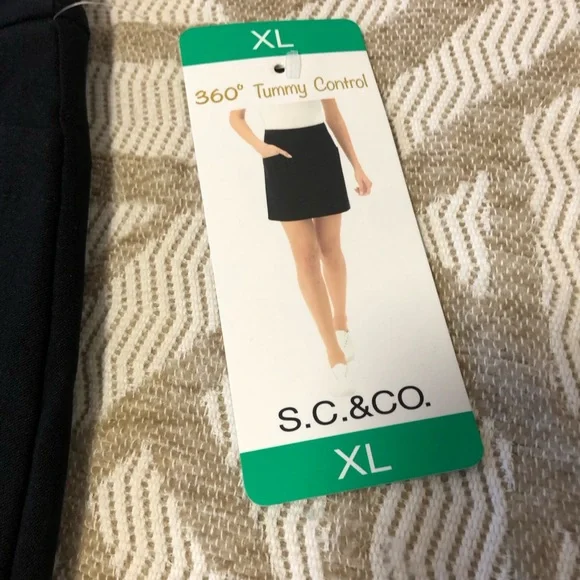 S.C. & Co. Classic Black Skort - Picture 3 of 12